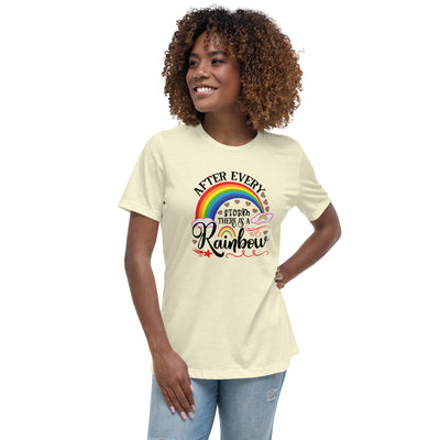 "Nach jedem Sturm ist ein Regenbogen" Frauen-T-Shirt mit V-Ausschnitt