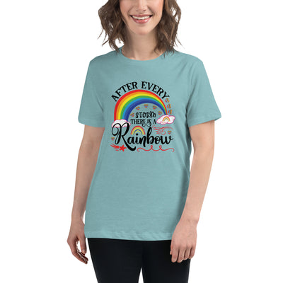 "Nach jedem Sturm ist ein Regenbogen" Frauen-T-Shirt mit V-Ausschnitt