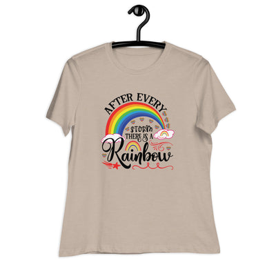 "Nach jedem Sturm ist ein Regenbogen" Frauen-T-Shirt mit V-Ausschnitt