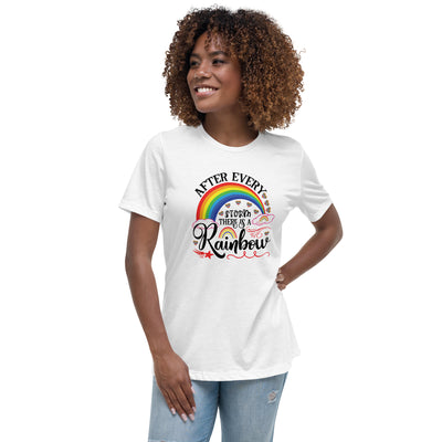 "Nach jedem Sturm ist ein Regenbogen" Frauen-T-Shirt mit V-Ausschnitt